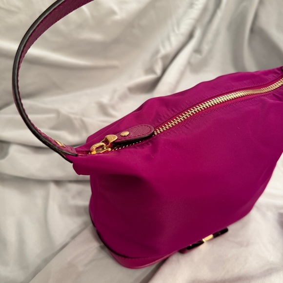 Ferragamo purple nylon zipped shoulder bag (authentic) - Picture 3 of 11